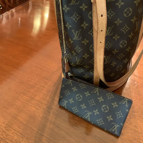 Louis Vuitton large bucket bag - Picture 9 of 10